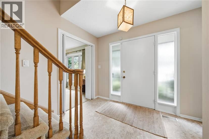 32 WAVERLEY Drive — photo 5 of 40