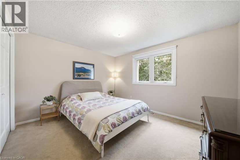 32 WAVERLEY Drive — photo 27 of 40