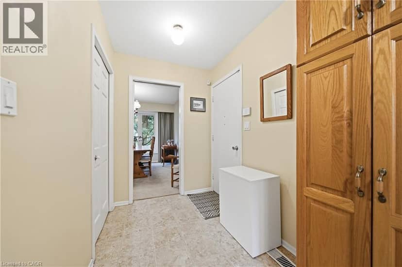 32 WAVERLEY Drive — photo 17 of 40