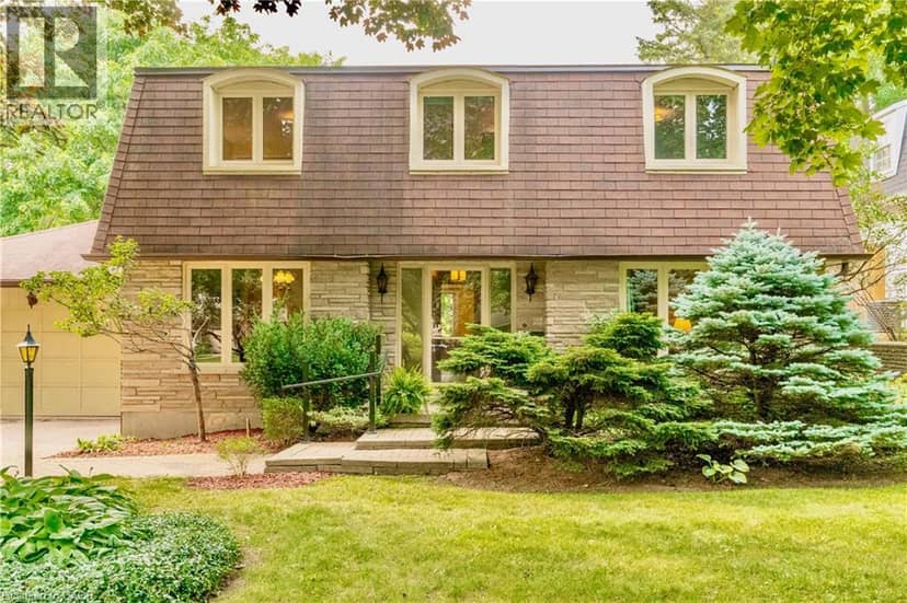32 WAVERLEY Drive — photo 3 of 40