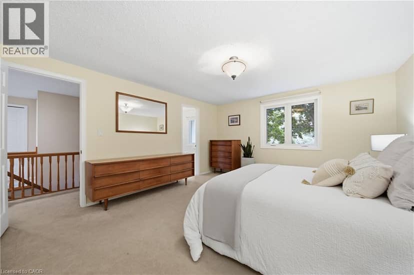 32 WAVERLEY Drive — photo 22 of 40