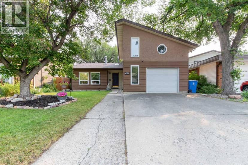 49 Iroquois Crescent W, Lethbridge, photo 2
