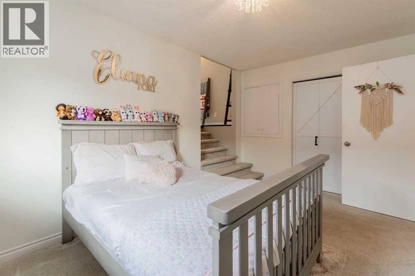 49 Iroquois Crescent W — photo 26 of 40