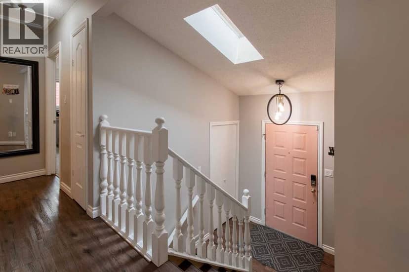 49 Iroquois Crescent W — photo 11 of 40