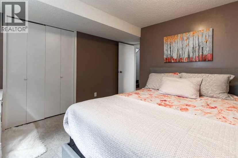 49 Iroquois Crescent W — photo 35 of 40