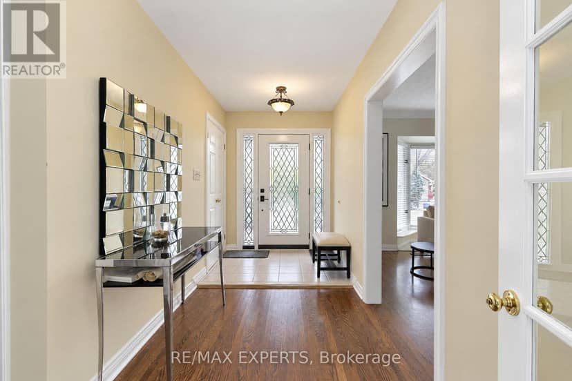 11 Knollside Drive, Richmond Hill, photo 3