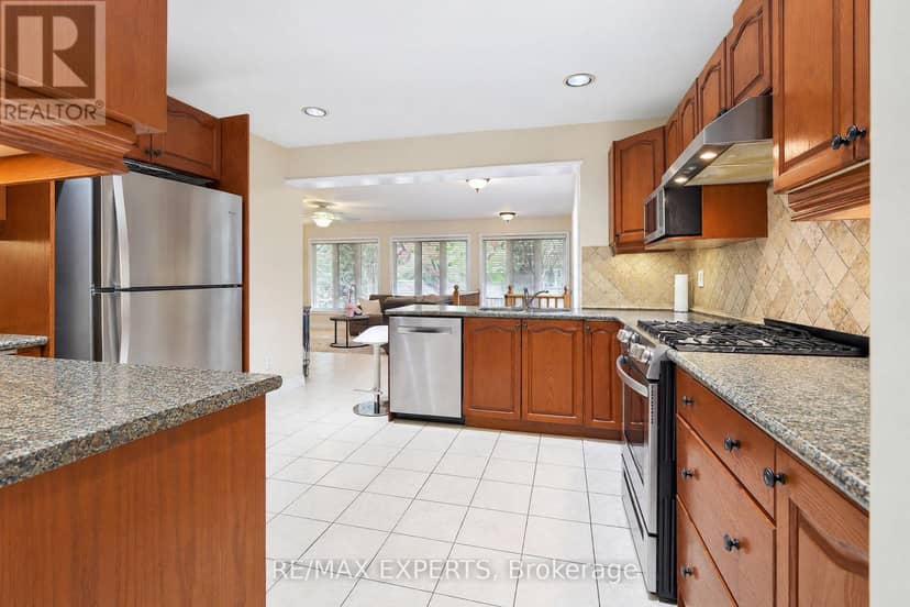 11 Knollside Drive, Richmond Hill, photo 7