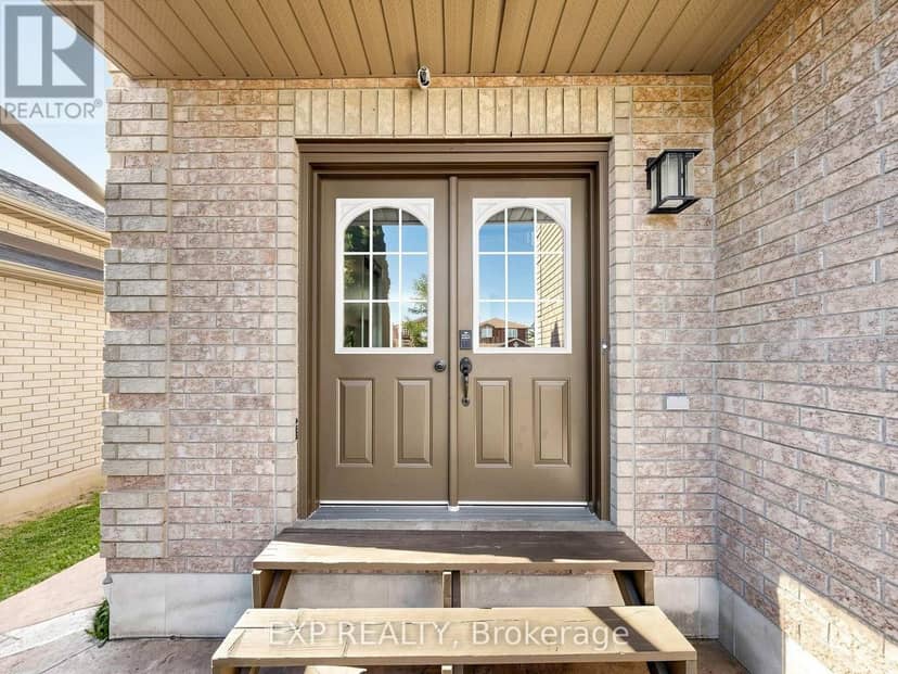 6 Booth Lane, Barrie, photo 2