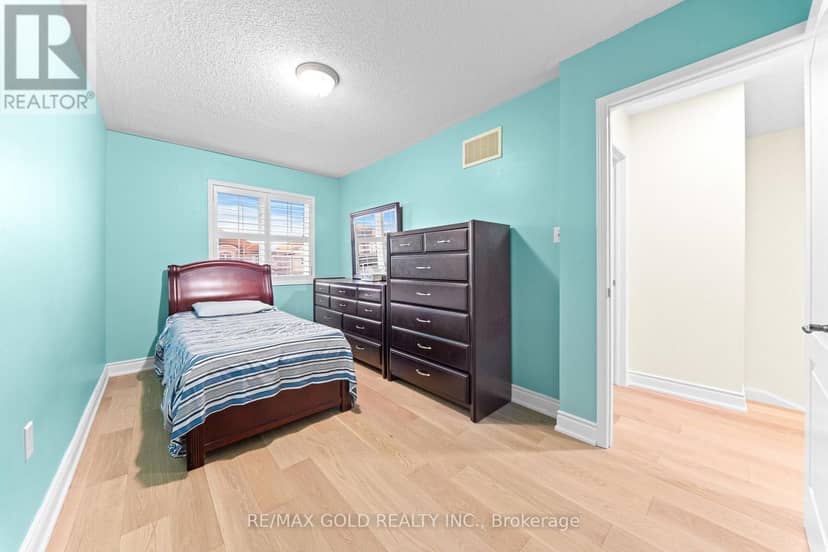 107 Crystalview Crescent — photo 16 of 18