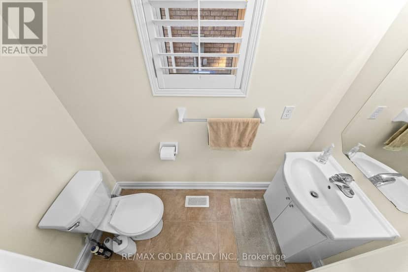 107 Crystalview Crescent — photo 9 of 18