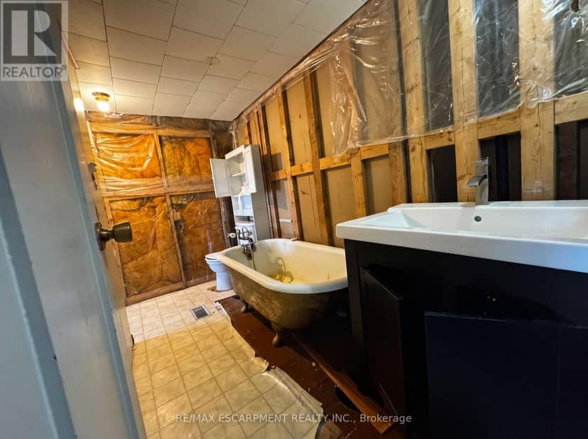 233 Talbot Street — photo 10 of 27