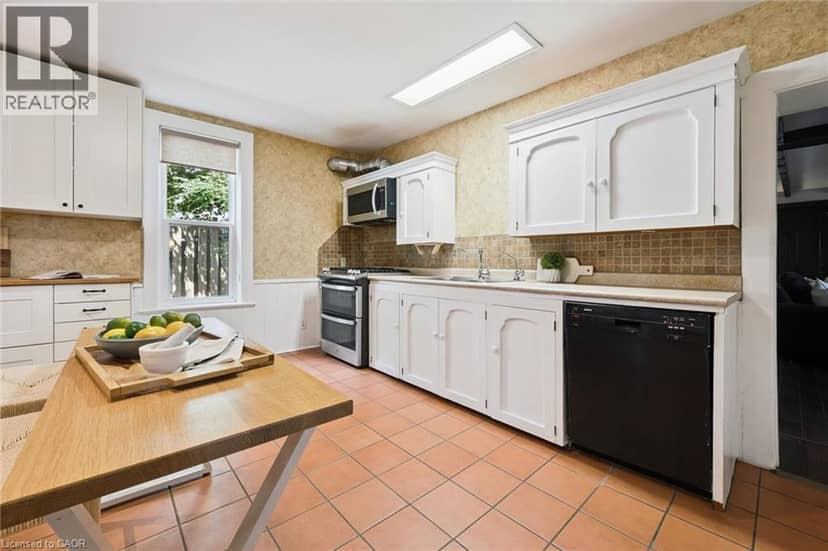 318 GUELPH Avenue — photo 16 of 40