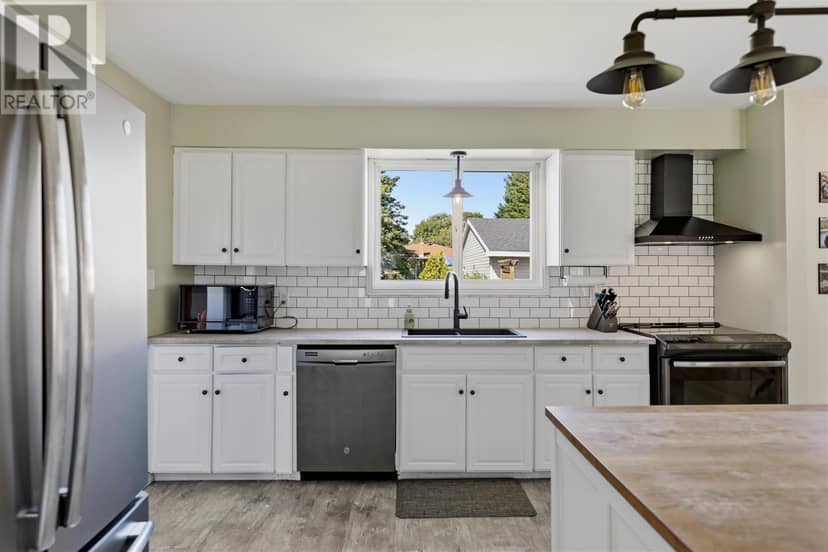 63 Texas AVE — photo 14 of 40
