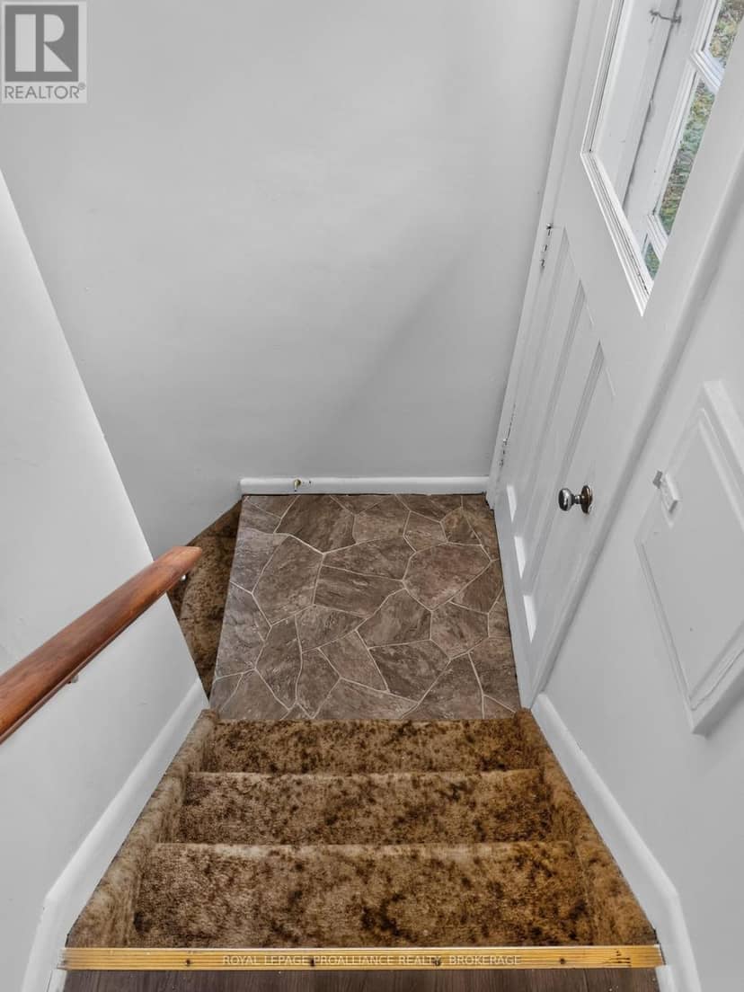 39 Fairfield Boulevard — photo 17 of 33
