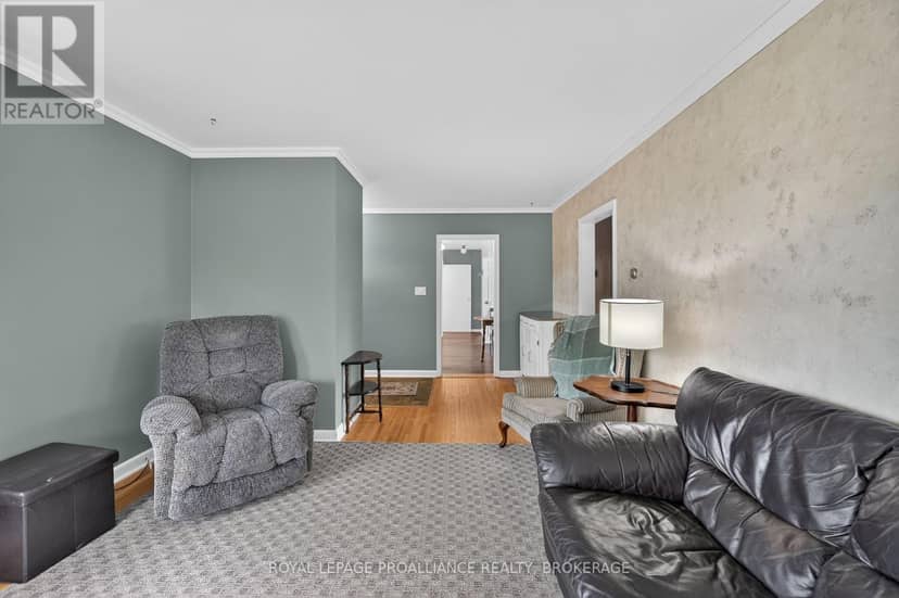 39 Fairfield Boulevard — photo 9 of 33