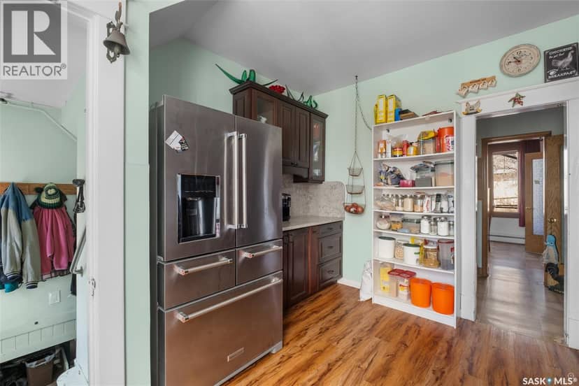 609 Main STREET — photo 4 of 40