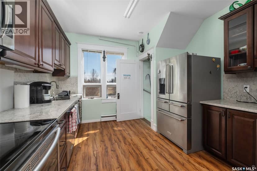 609 Main STREET — photo 3 of 40