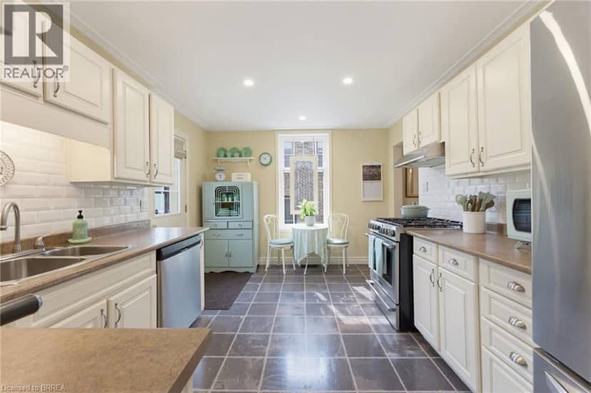 41 BANFIELD Street — photo 17 of 40