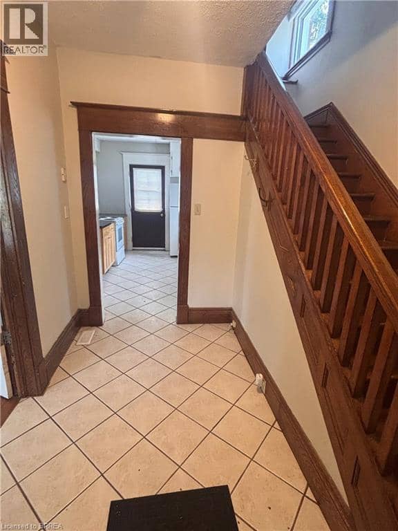 47 GREY Street, Brantford, photo 3