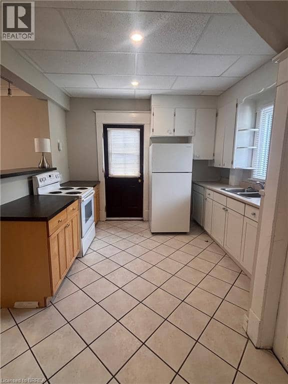 47 GREY Street, Brantford, photo 5
