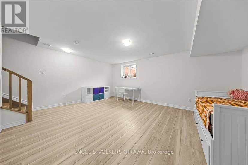 124 Patchell Place N — photo 37 of 40