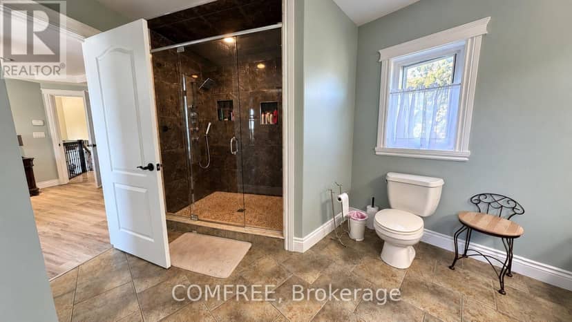8 Marshwoods Boulevard — photo 20 of 40