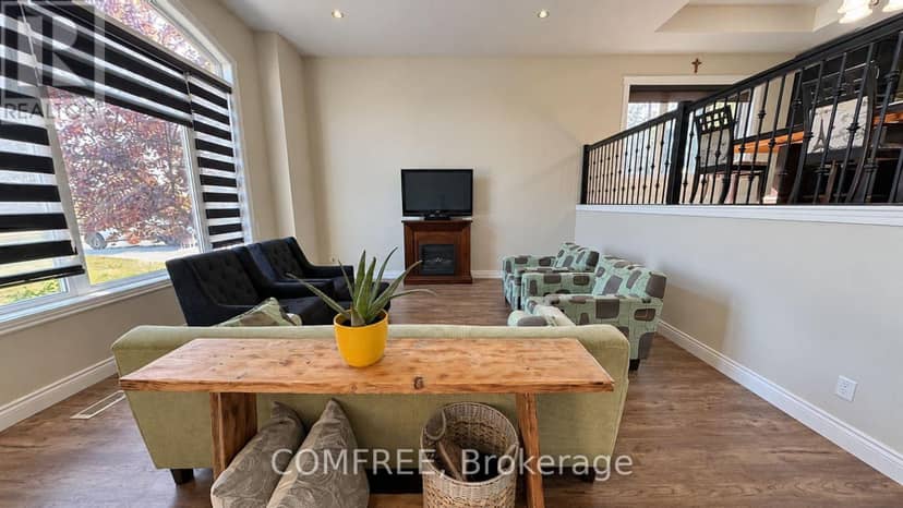 8 Marshwoods Boulevard, Kingsville, photo 3