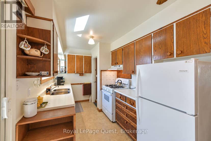 17 Hughes Road E — photo 13 of 23