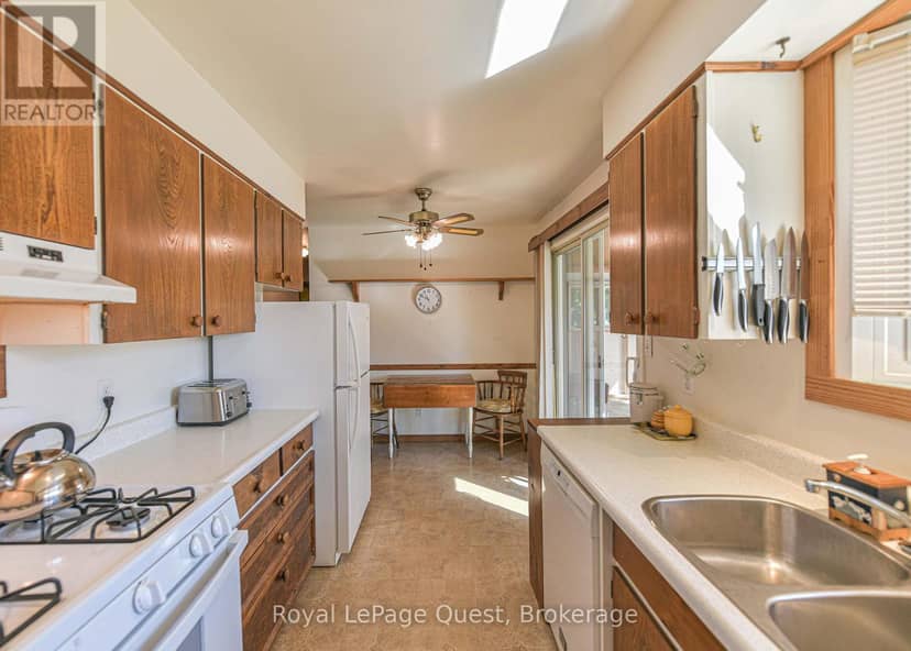 17 Hughes Road E — photo 15 of 23