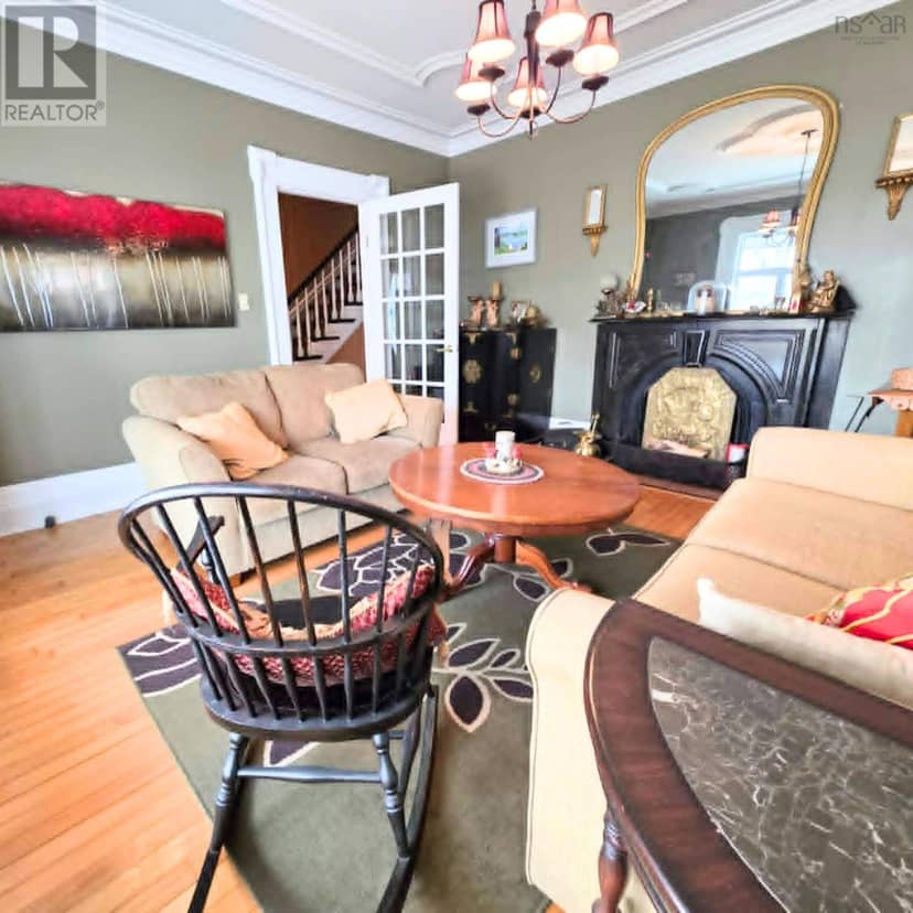 148 Crescent Street — photo 15 of 32