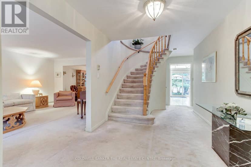 35 Tofino Crescent — photo 11 of 40