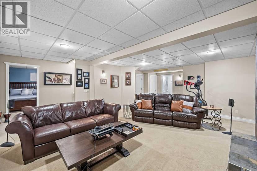 16 Royal oak Heights NW — photo 30 of 40