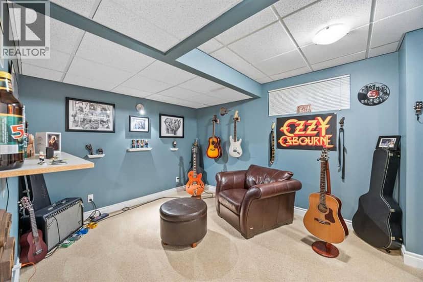 16 Royal oak Heights NW — photo 33 of 40
