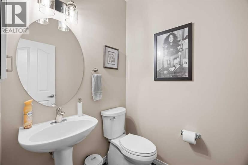 16 Royal oak Heights NW — photo 26 of 40