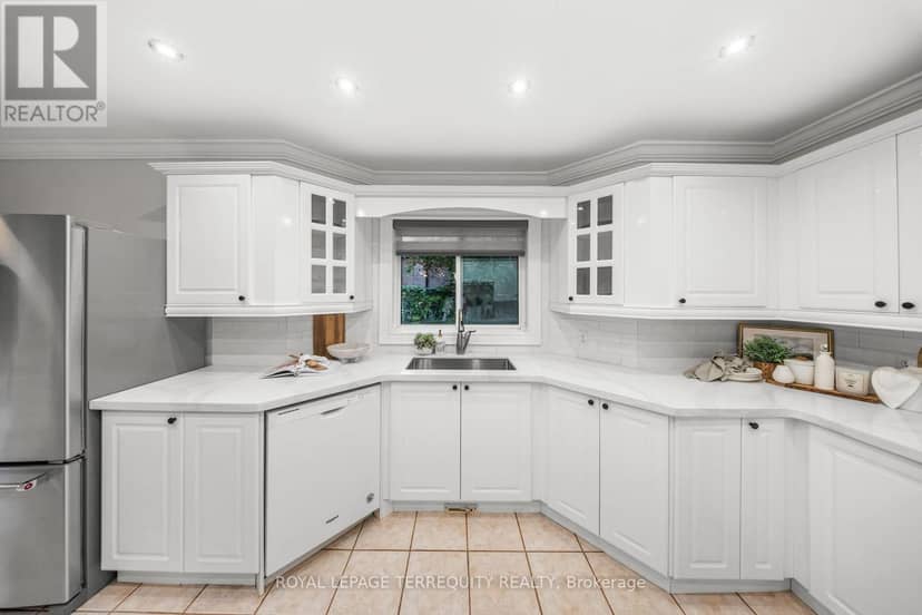 611 Capilano Crescent — photo 16 of 40