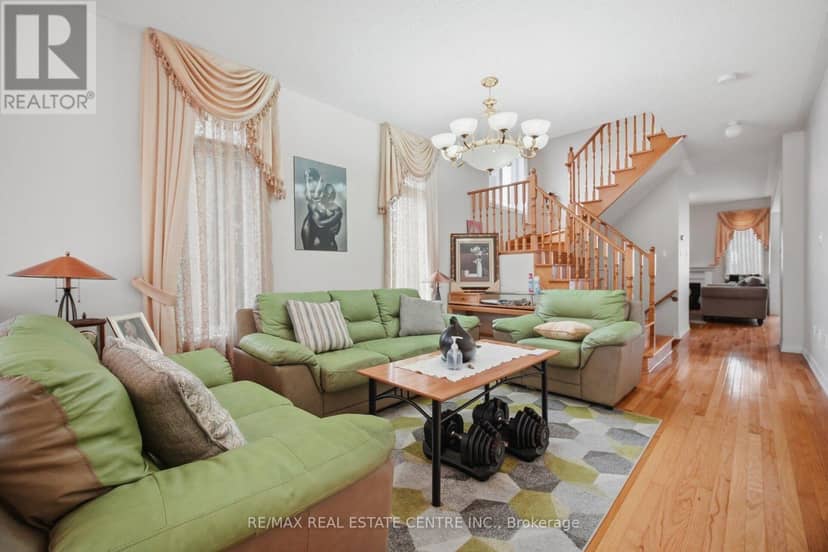 65 Connolly Crescent — photo 10 of 40