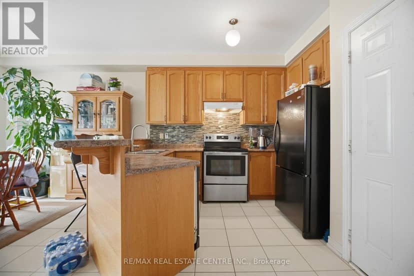 65 Connolly Crescent — photo 12 of 40