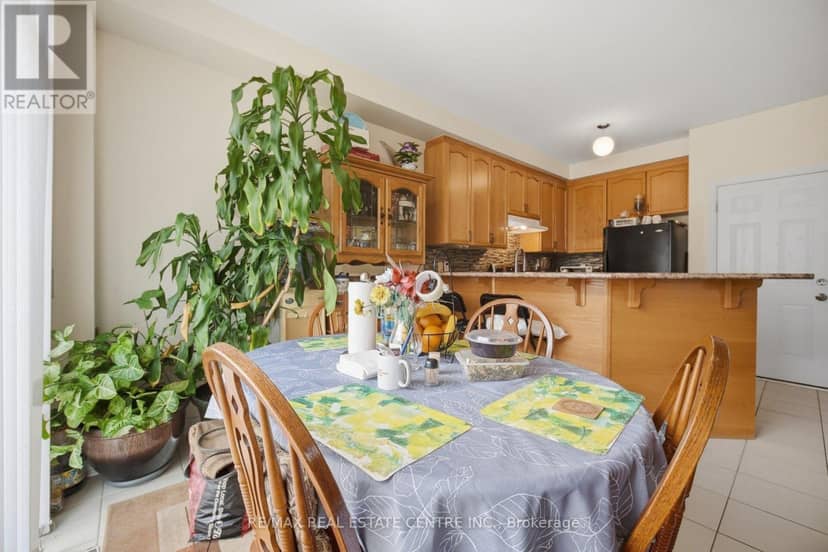 65 Connolly Crescent — photo 15 of 40