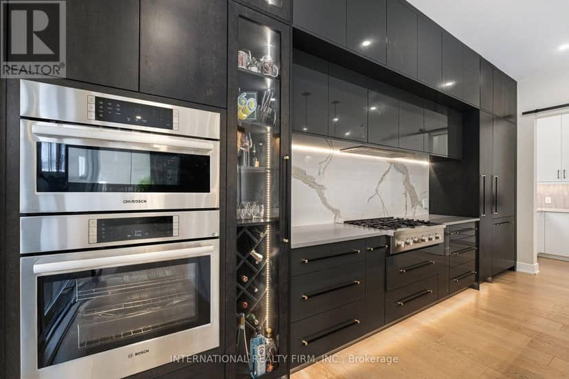 79 Boyce Avenue — photo 13 of 40