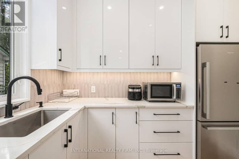 79 Boyce Avenue — photo 15 of 40