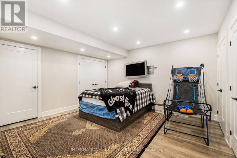79 Boyce Avenue — photo 30 of 40