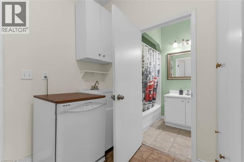 157 MACAULAY Street E — photo 11 of 26