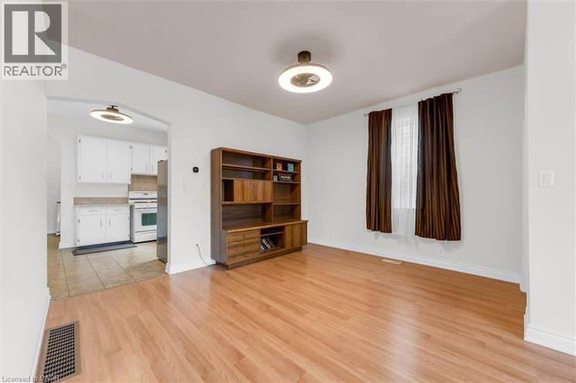 157 MACAULAY Street E — photo 7 of 26