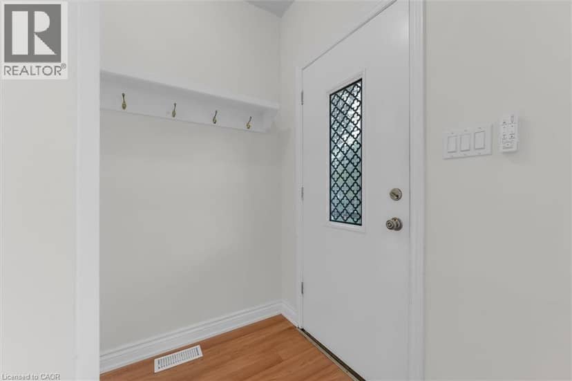 157 MACAULAY Street E — photo 4 of 26