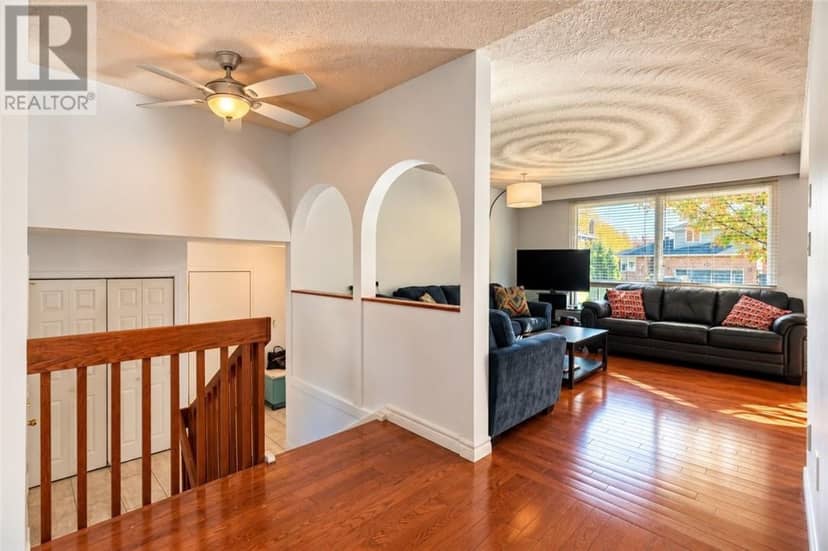 226 McNaughton Avenue, North Bay, photo 3