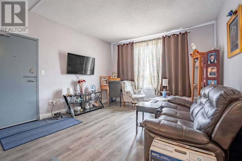 104 Albert ST — photo 17 of 38