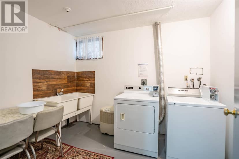 104 Albert ST — photo 7 of 38