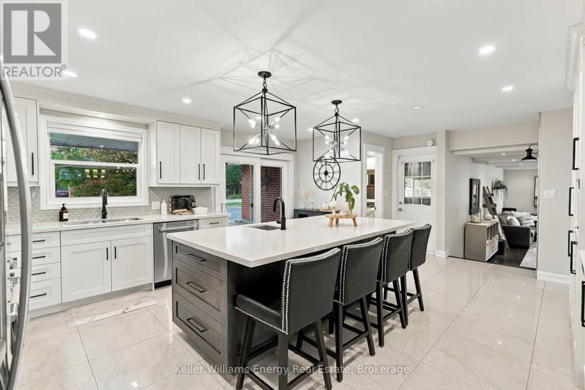 950 Swiss Heights — photo 10 of 40