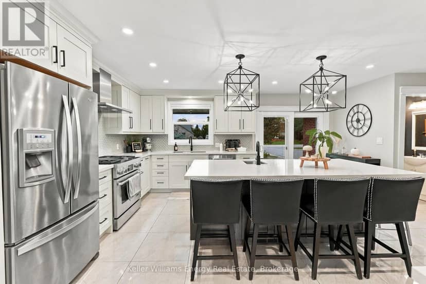 950 Swiss Heights — photo 11 of 40