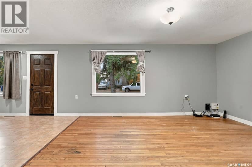 401 2nd STREET E — photo 12 of 40